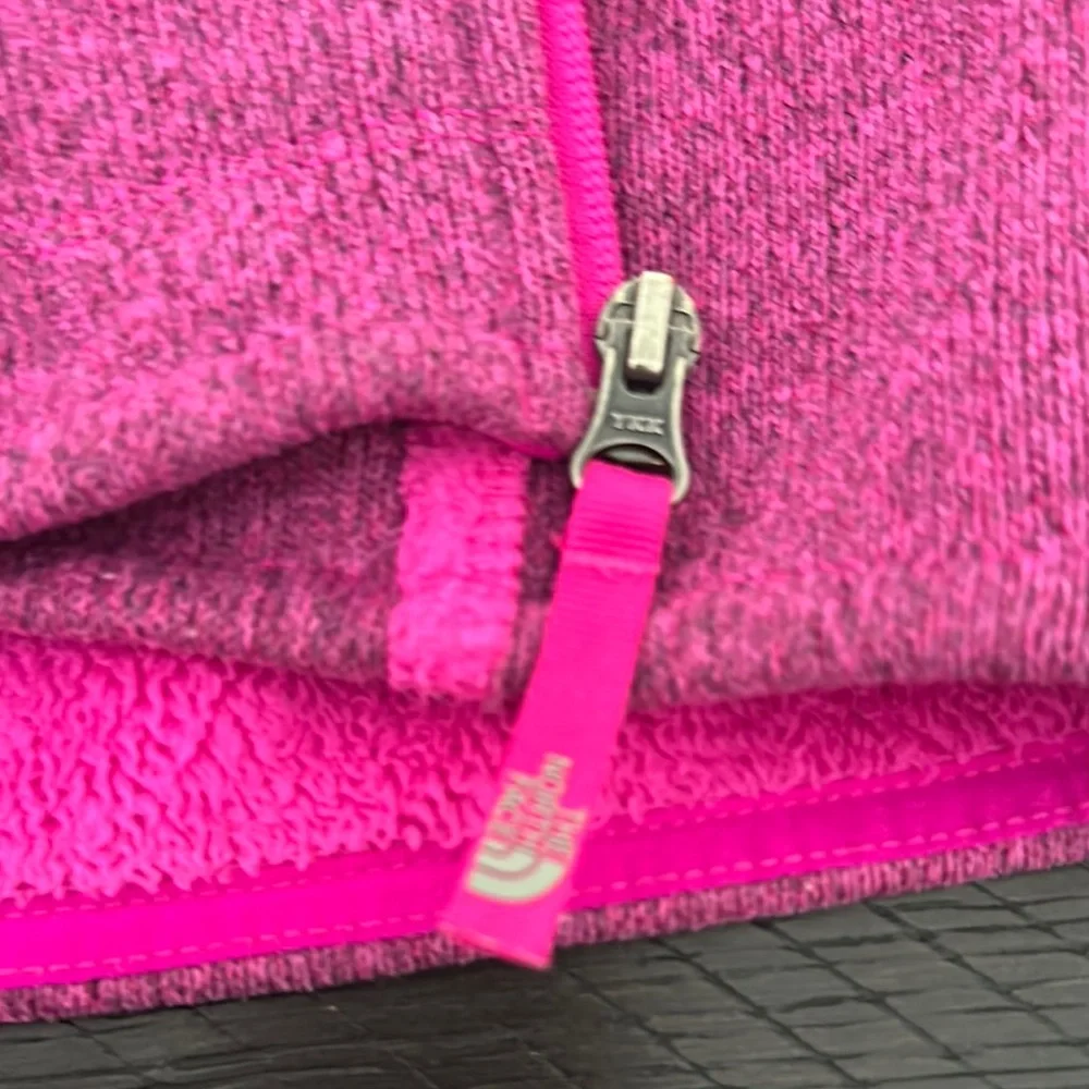 The North Face Magenta Fleece Jacket - Picture 5 of 6